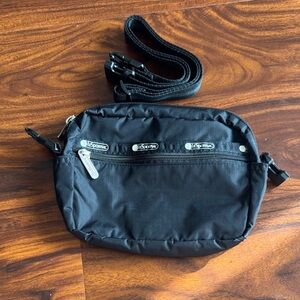 NWOT LeSportsac Black Belt Bag